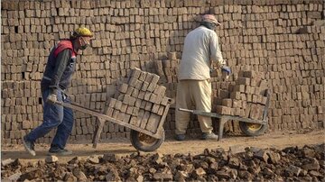 استخدام اتباع غیرمجاز تا ۶ ماه حبس دارد